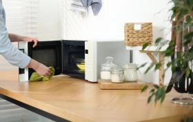 Jak wyczyścić mikrofalówkę i pozbyć się brzydkiego zapachu?