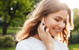 Najlepsze słuchawki bezprzewodowe i douszne do 100 zł – ranking