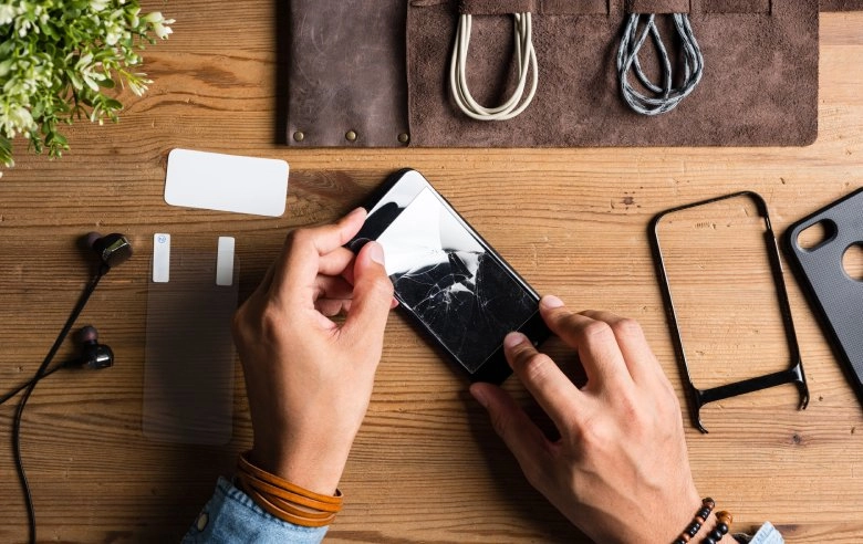 Szkło hybrydowe czy hartowane &ndash; czym się r&oacute;żnią i co wybrać?