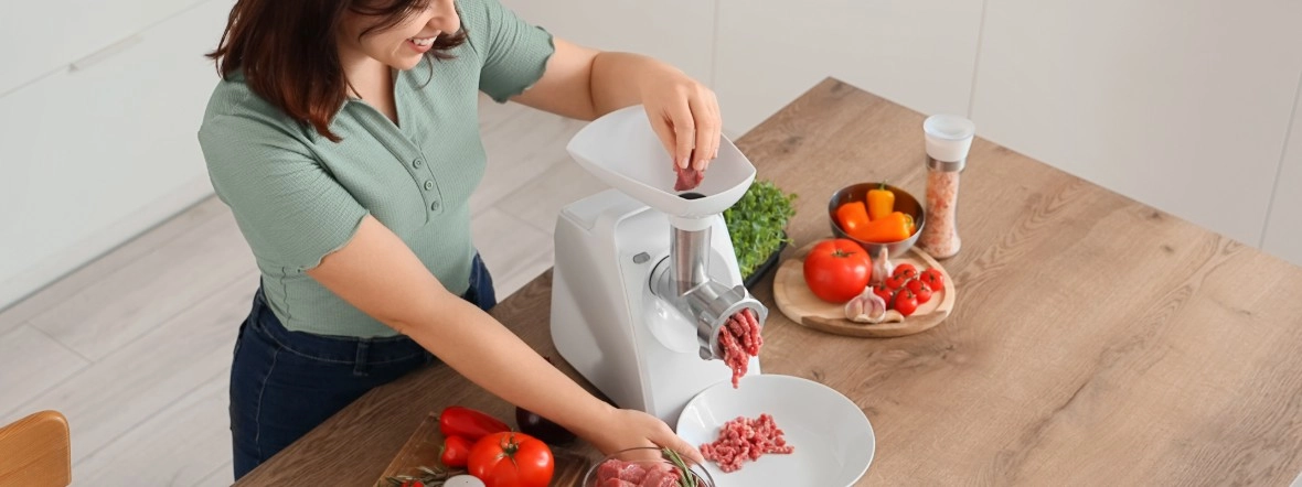 Ranking najlepszych maszynek do mielenia mięsa 2025. Wybierz idealny model dla siebie!