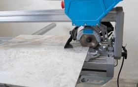 Jak ciąć płytki gresowe i ceramiczne? Narzędzia i techniki