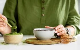 Jak zrobić matchę? Przepis, parzenie i sposoby picia