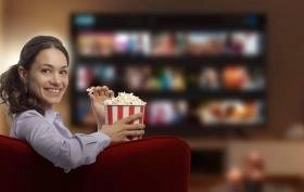 Smart TV czy Android TV &ndash; czym się r&oacute;żnią i co wybrać?