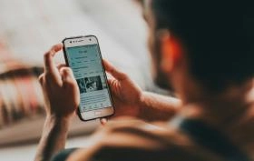 Jak wyczyścić telefon z kurzu i brudu? Sprawdzone sposoby