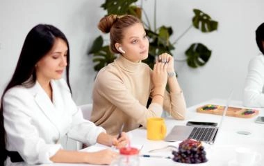 Jak działają słuchawki tłumaczące języki w czasie rzeczywistym?