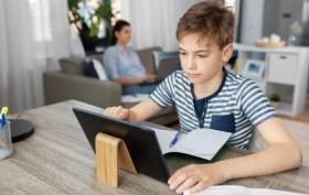 Jaki tablet dla ucznia? Ranking tablet&oacute;w do nauki i szkoły