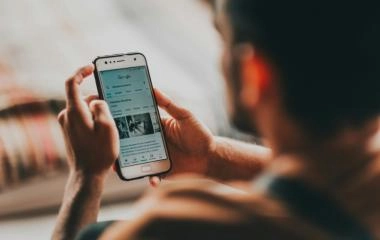 Jak wyczyścić telefon z kurzu i brudu? Sprawdzone sposoby