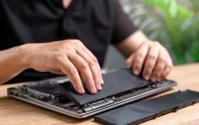 Wymiana baterii w laptopie &ndash; ile to kosztuje i kiedy jest konieczna?