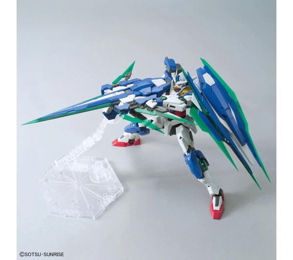 Bandai MG 1/100 00 QAN[T] FULL SABER