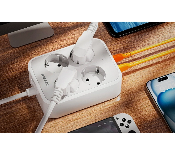 Tessan TS-PS01DE00 4 gniazda  2x USB-A 1x USB-C Biały