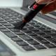 Jak wyczyścić klawiaturę w laptopie, membranową i mechaniczną &ndash; poradnik krok po kroku