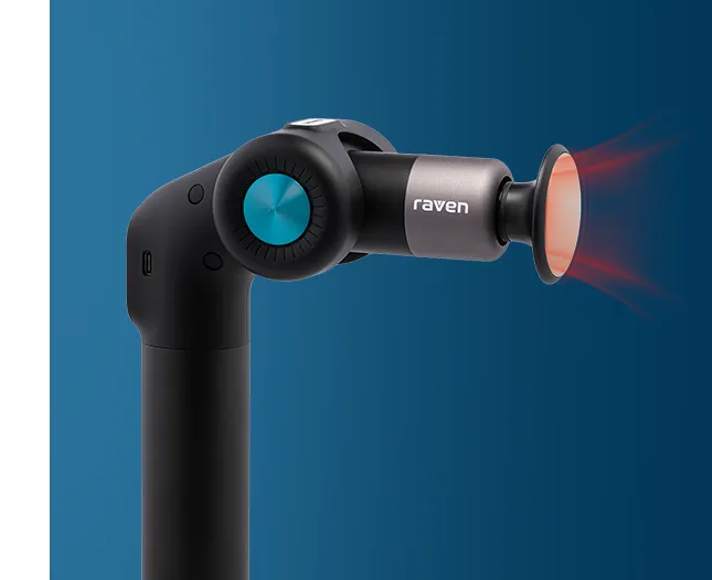 Складаний масажний пістолет, вигляд збоку, з його плоскої головки виходять червоні хвилі, що символізують тепло.