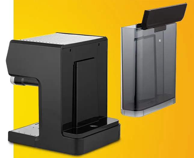 Задня частина еспресо-машини Raven, видно з кута, з відкритим резервуаром для води праворуч.