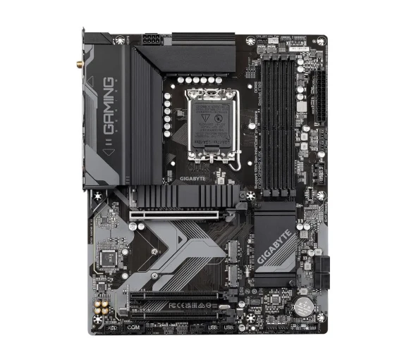 Ігрова материнська плата Gigabyte з роз'ємом для процесора (CPU) та чотирма слотами оперативної пам'яті (RAM)