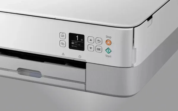 Крупний план панелі керування принтером Canon PIXMA – дисплей та функціональні кнопки