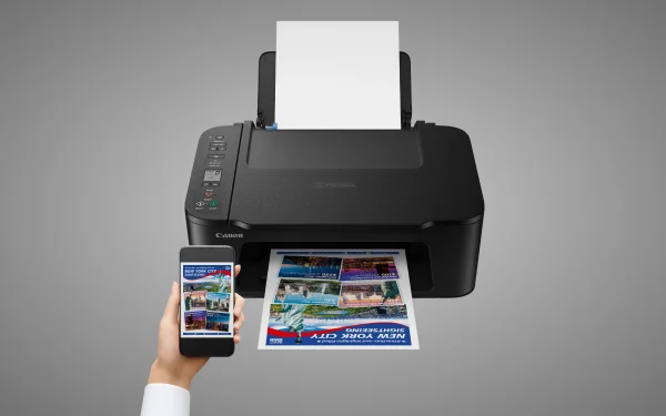Canon PIXMA TS3750i друкує кольоровий документ за допомогою смартфона на сірому фоні