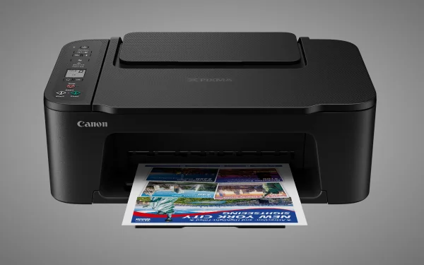 Чорний принтер Canon PIXMA TS3750i друкує туристичну брошуру