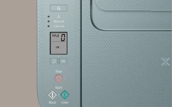 Zbliżenie panelu sterowania drukarki Canon z przyciskami start, stop i ekranem LCD (Liquid Crystal Display)