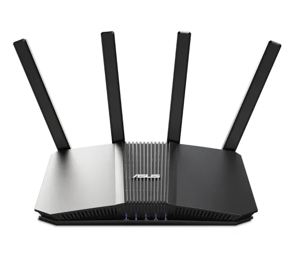 Роутер ASUS RT-BE58U BE3600 з чотирма антенами на білому тлі; вигляд спереду