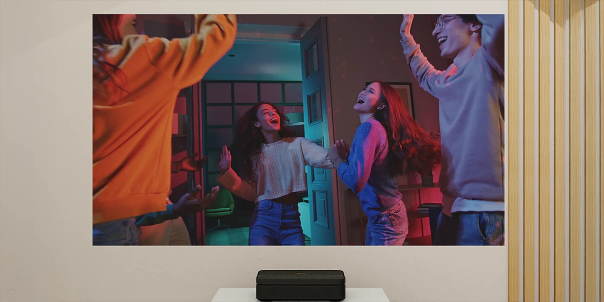 Проектування вечірки вдома за допомогою лазерного проектора Optoma Photon Go