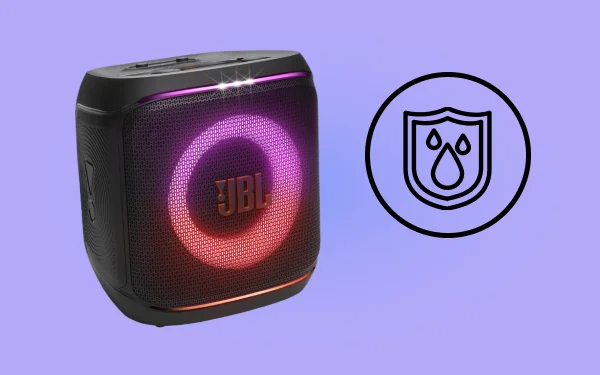 Підсвічений динамік JBL. Поруч із ним значок краплі води на циферблаті символізує водонепроникність.