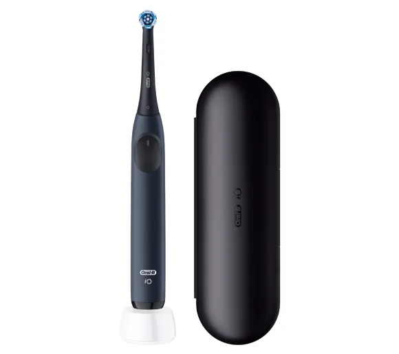 Oral-B iO Series 2 кольору Ocean Blue із захисним чохлом поруч