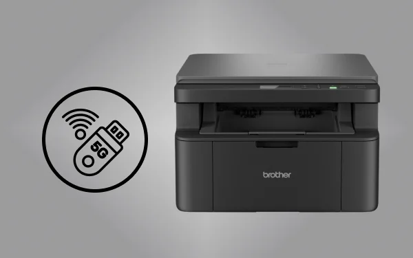 Чорний принтер Brother на сірому фоні зі значком сигналу Wi-Fi та флеш-накопичувачем 5G, що символізує бездротове з'єднання