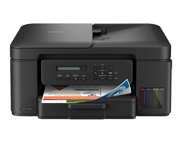 Вигляд принтера Brother DCP-T735DW спереду з кольоровим друком, що виходить з подавального пристрою