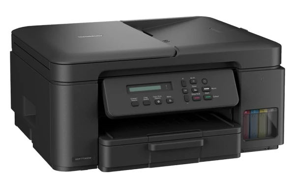 Чорний струменевий принтер Brother DCP-T735DW, вигляд спереду, з видимими чорнильними контейнерами