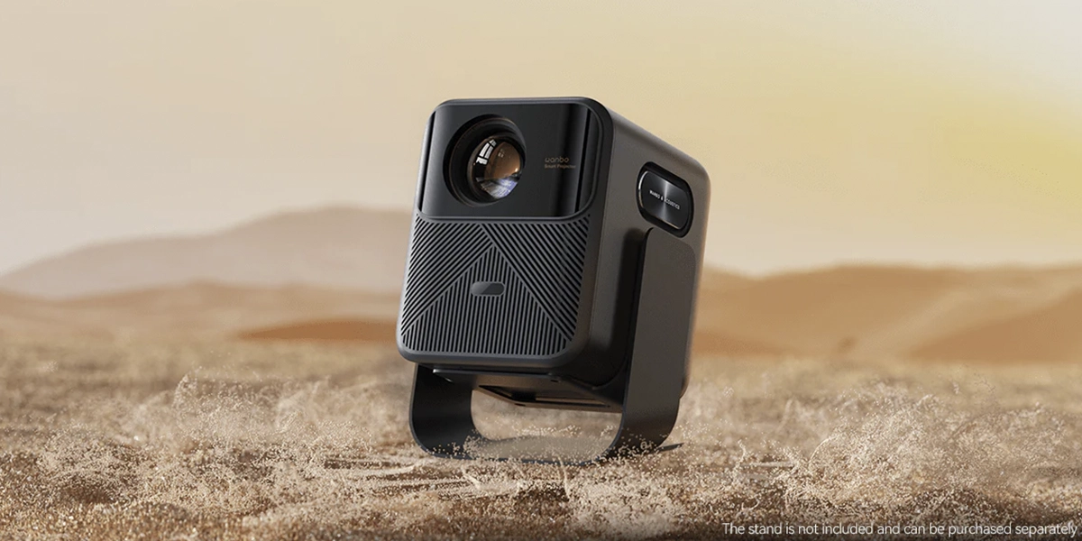 Проектор Wanbo в пустелі; видимий знак «Підставка не входить до комплекту», підставка не входить до комплекту