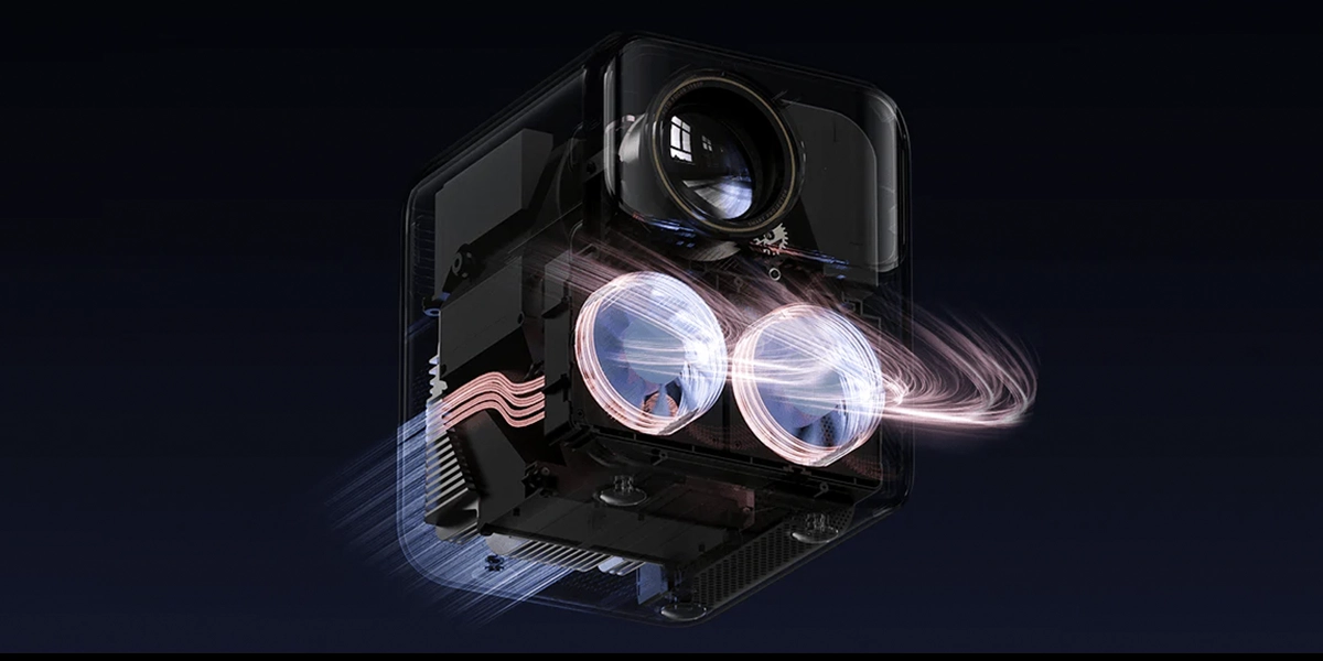 Поперечний розріз проектора, що показує лінзи та світловий потік, з візуалізацією роботи оптичної системи.