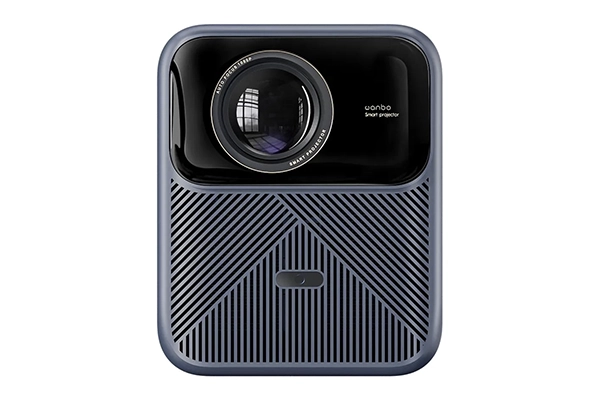 Передня панель проектора Wanbo з великим об'єктивом та нижньою вентиляційною панеллю з геометричним візерунком.