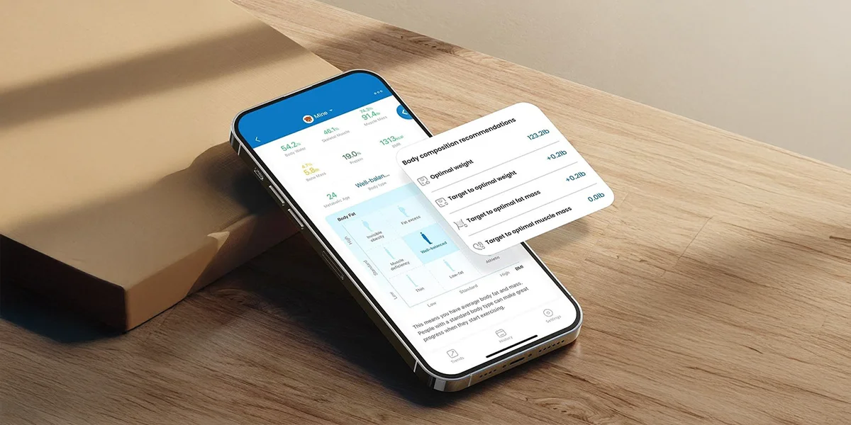 Смартфон із додатком Renpho Elis Nova, який показує дані про склад тіла та вагу
