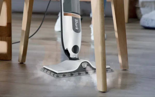 Парова швабра Shark S2001EU для чищення підлоги між ніжками стільця