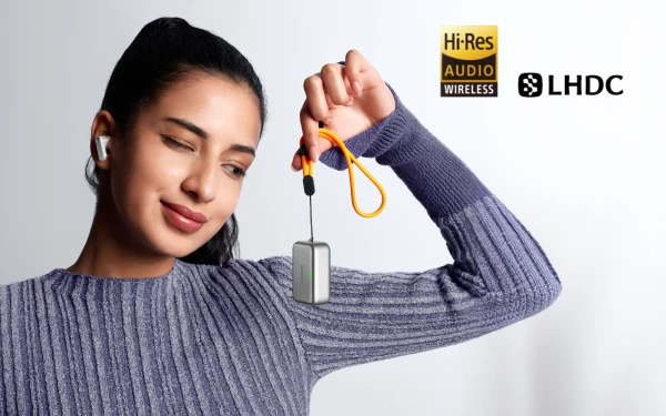 Жінка тримає бездротові навушники realme; позначки Hi-Res Audio (аудіо високої роздільної здатності) та LHDC (кодек HD з низькою затримкою)